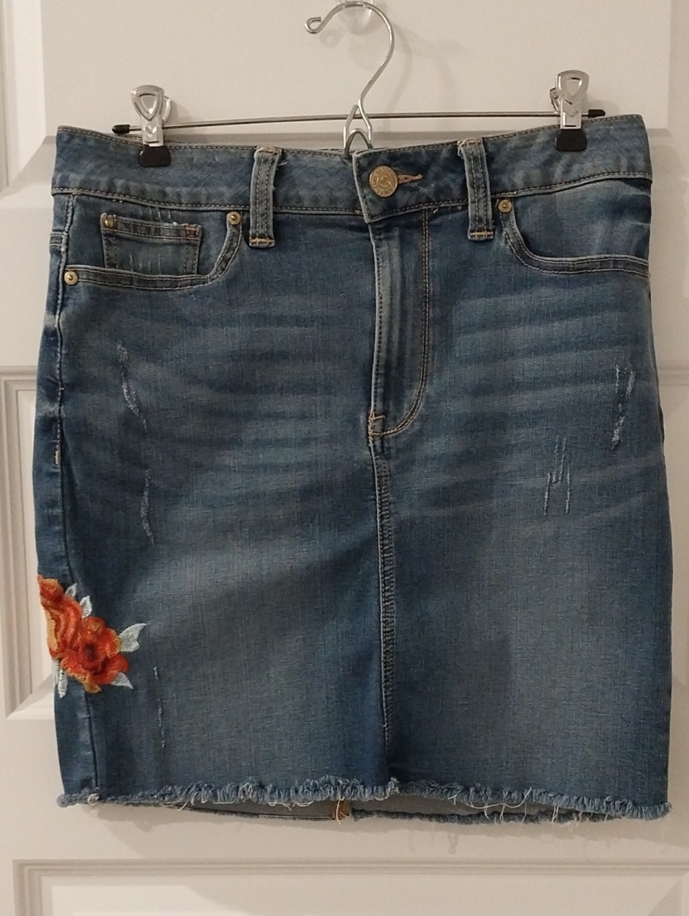 Seven7 Blue Denim Mini Skirt with Floral Embroidery Sz 4 EUC